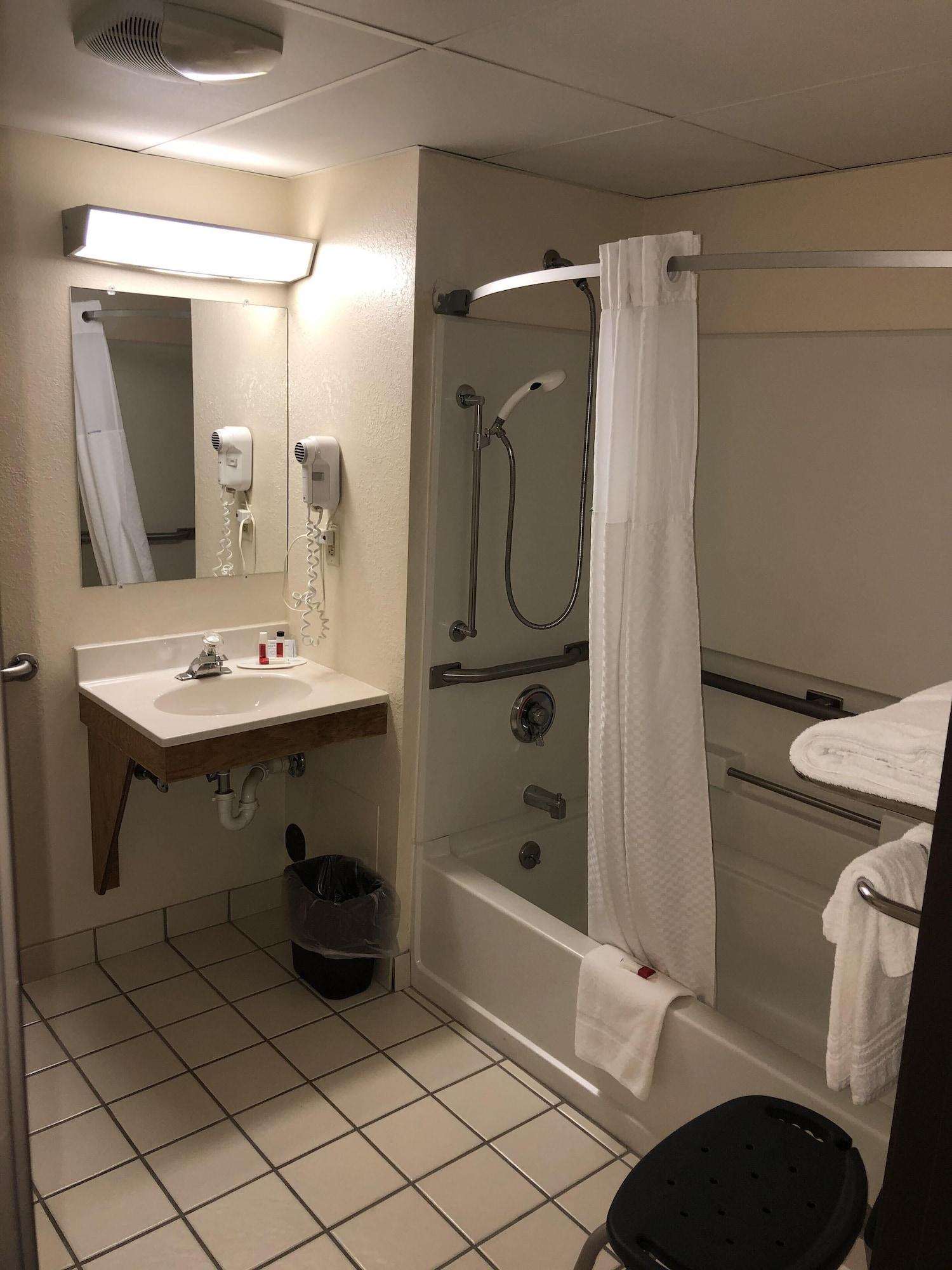 Super 8 By Wyndham Manchester Airport מראה חיצוני תמונה