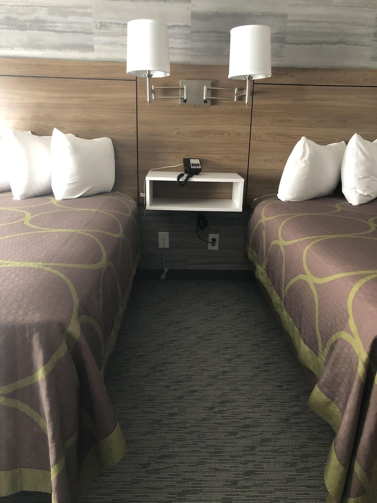 Super 8 By Wyndham Manchester Airport מראה חיצוני תמונה