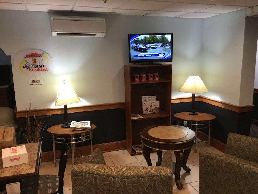 Super 8 By Wyndham Manchester Airport מראה חיצוני תמונה