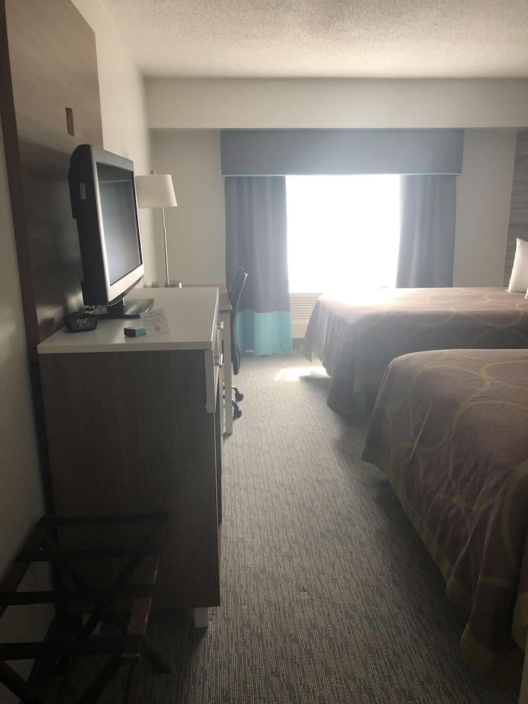 Super 8 By Wyndham Manchester Airport מראה חיצוני תמונה
