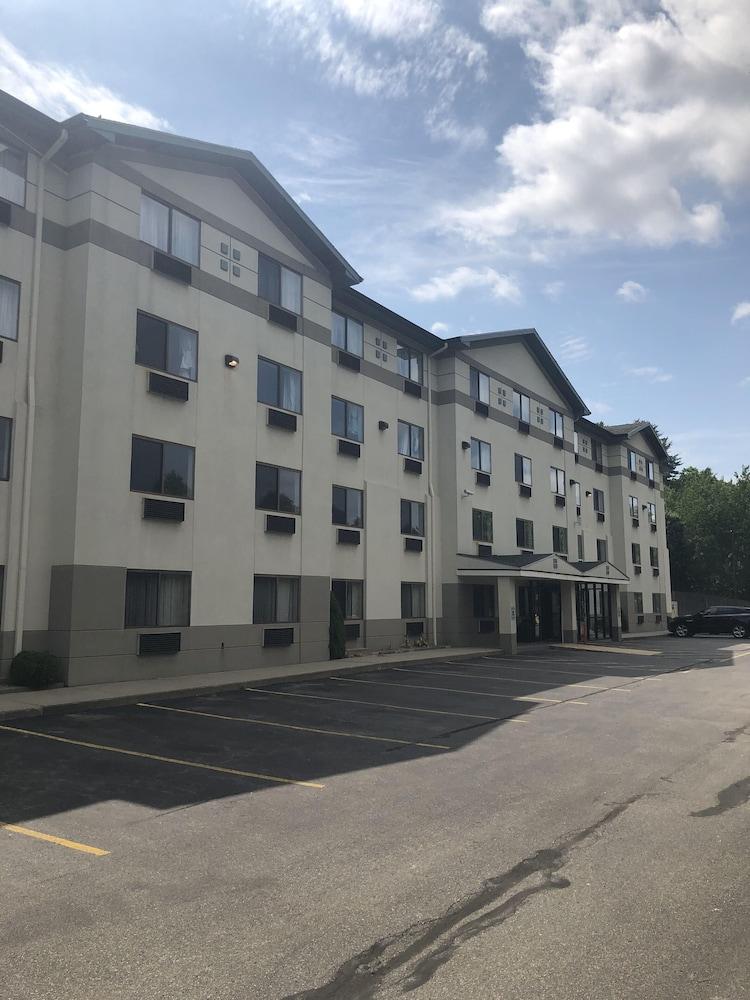 Super 8 By Wyndham Manchester Airport מראה חיצוני תמונה