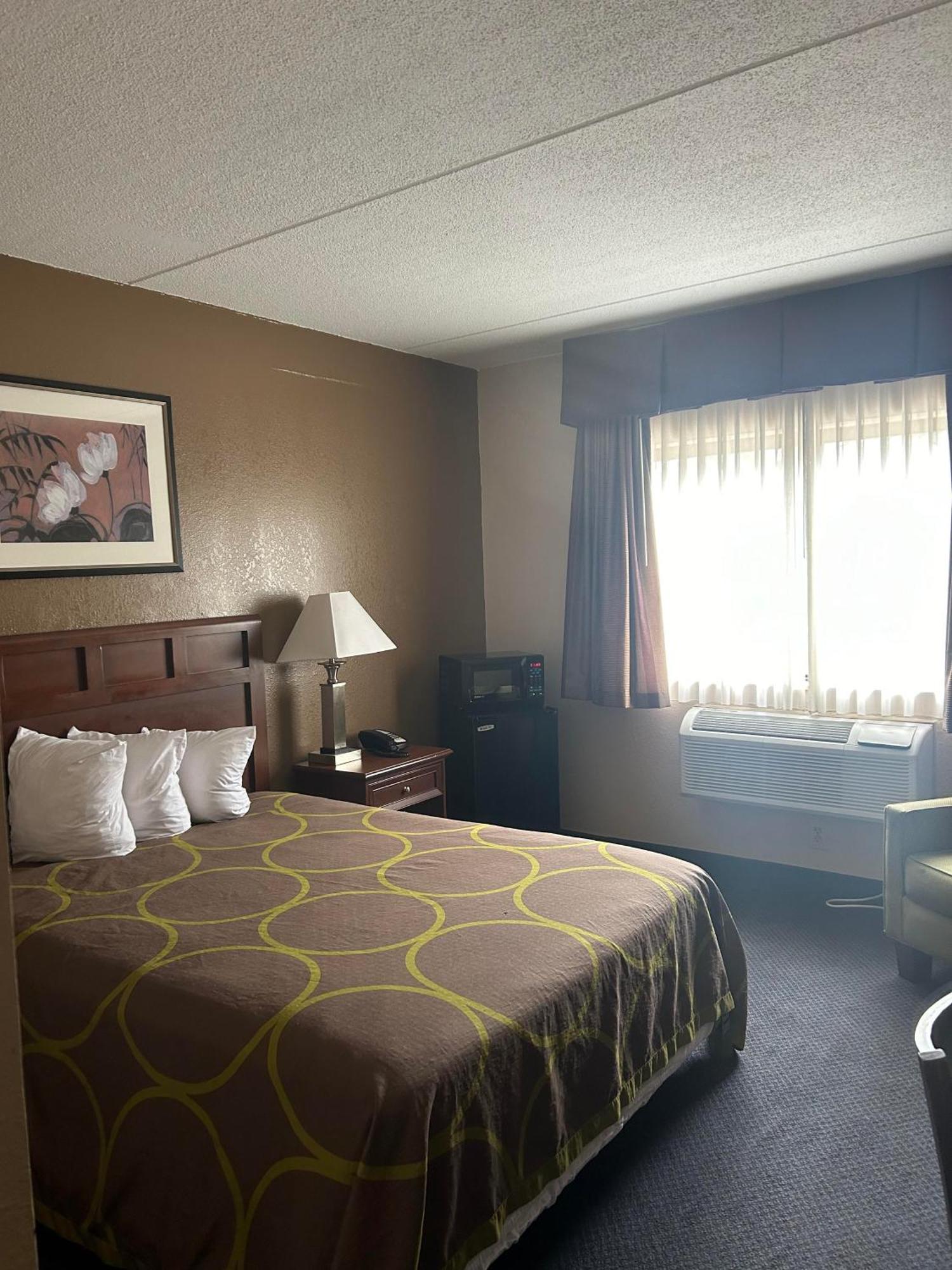 Super 8 By Wyndham Manchester Airport מראה חיצוני תמונה